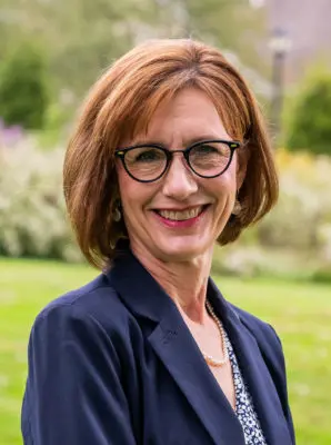 Headshot Annette Echanis 1 scaled e1634649812477